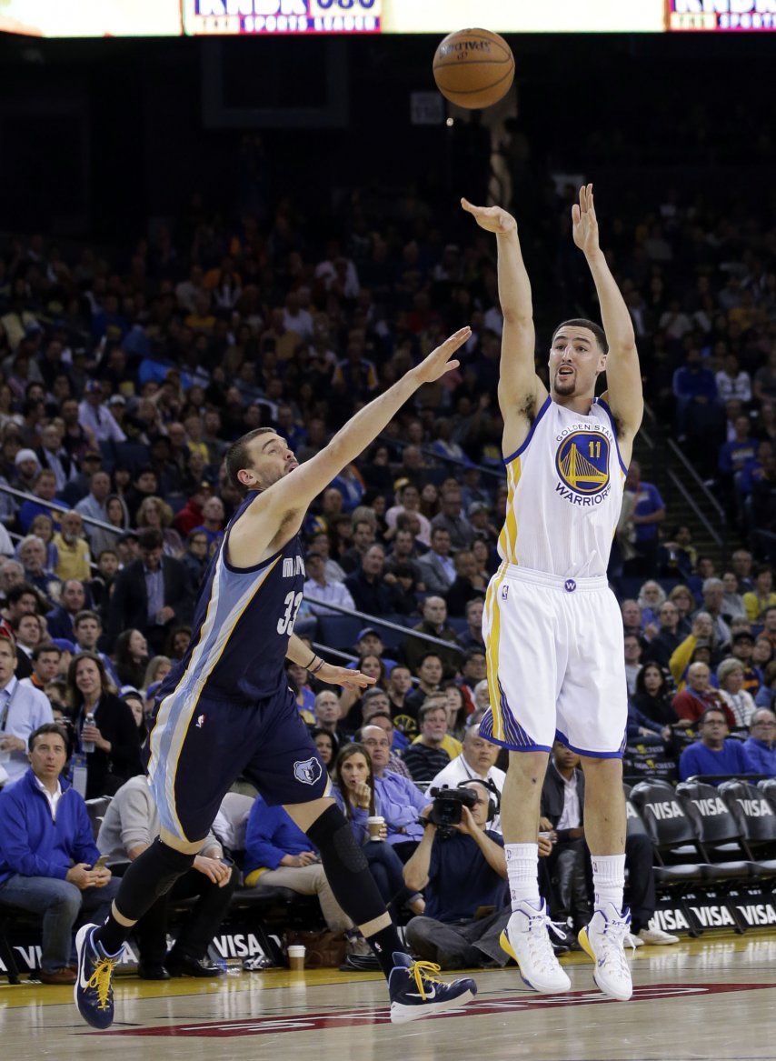 Thompson anota 42 y Warriors se imponen a Grizzlies
