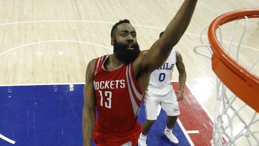 Harden y Howard guían a Rockets a triunfo 118-104 ante 76ers