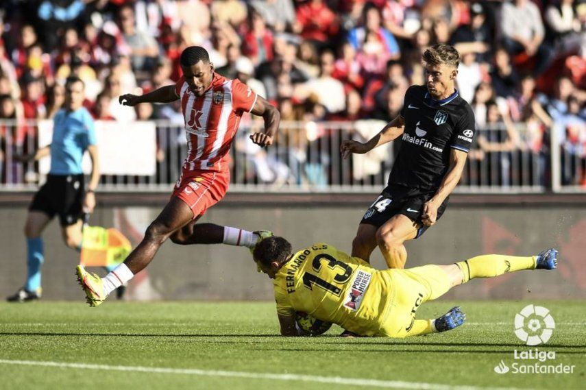 Atlético de Madrid empata pero se mete en zona de Champions League