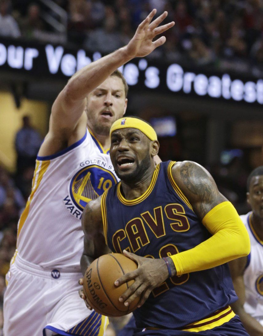 Un inmenso LeBron guía victoria de Cavs ante Warriors