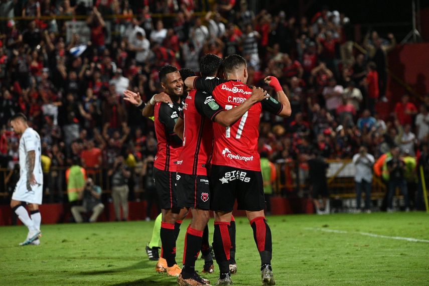 Alajuelense de Freddy Góndola clasifica a la final del fútbol tico