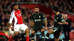 El Liverpool rescató un punto contra el Arsenal pero pierde el liderato