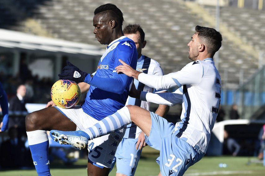 Italia: Hincha es sancionado 5 años por insultos a Balotelli