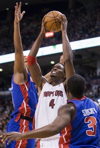 NBA: Raptors 102, Pistons 95; Bosh alcanza 25 puntos