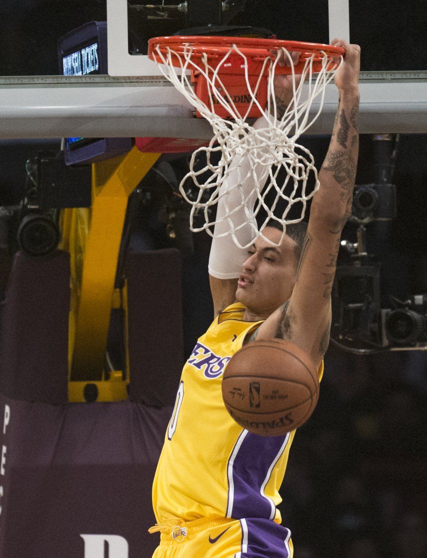 Lakers remontan 19 puntos y vencen a Bulls 103-94