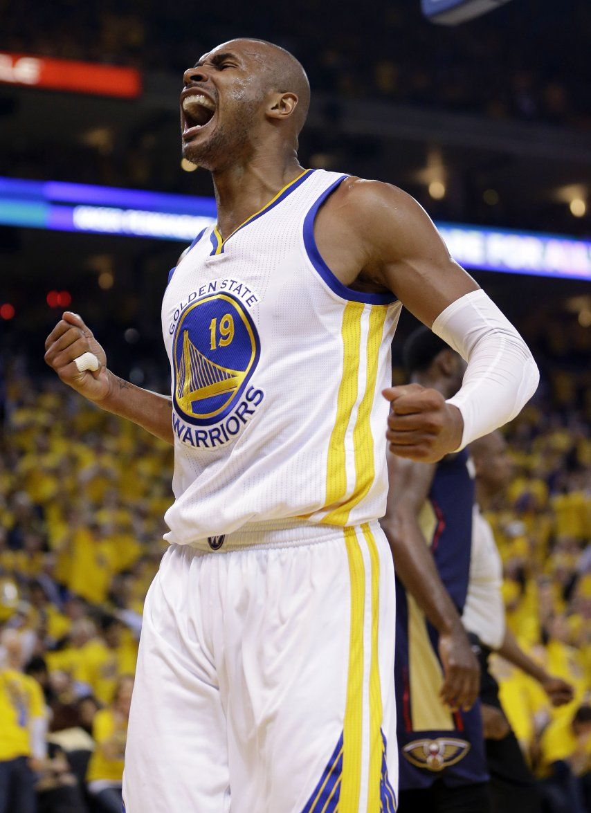 Warriors doblegan a Pelicans y están arriba 2-0