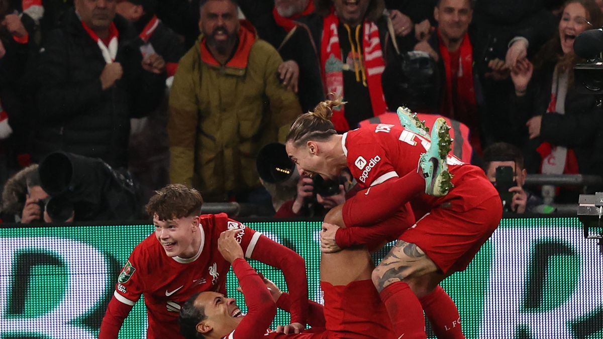 El Liverpool conquistó la Carabao Cup con un Virgil van Dijk goleador