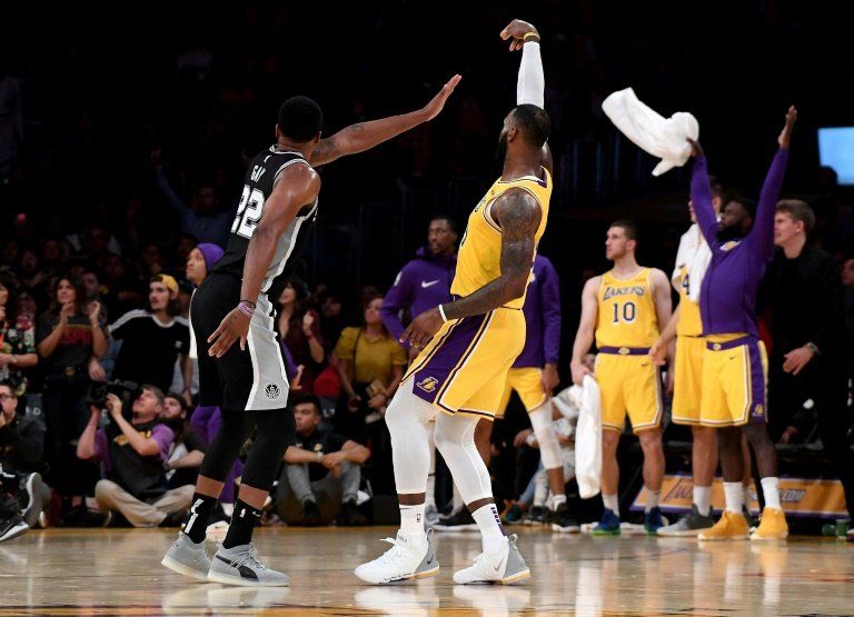 Los Lakers de LeBron no dan con la tecla