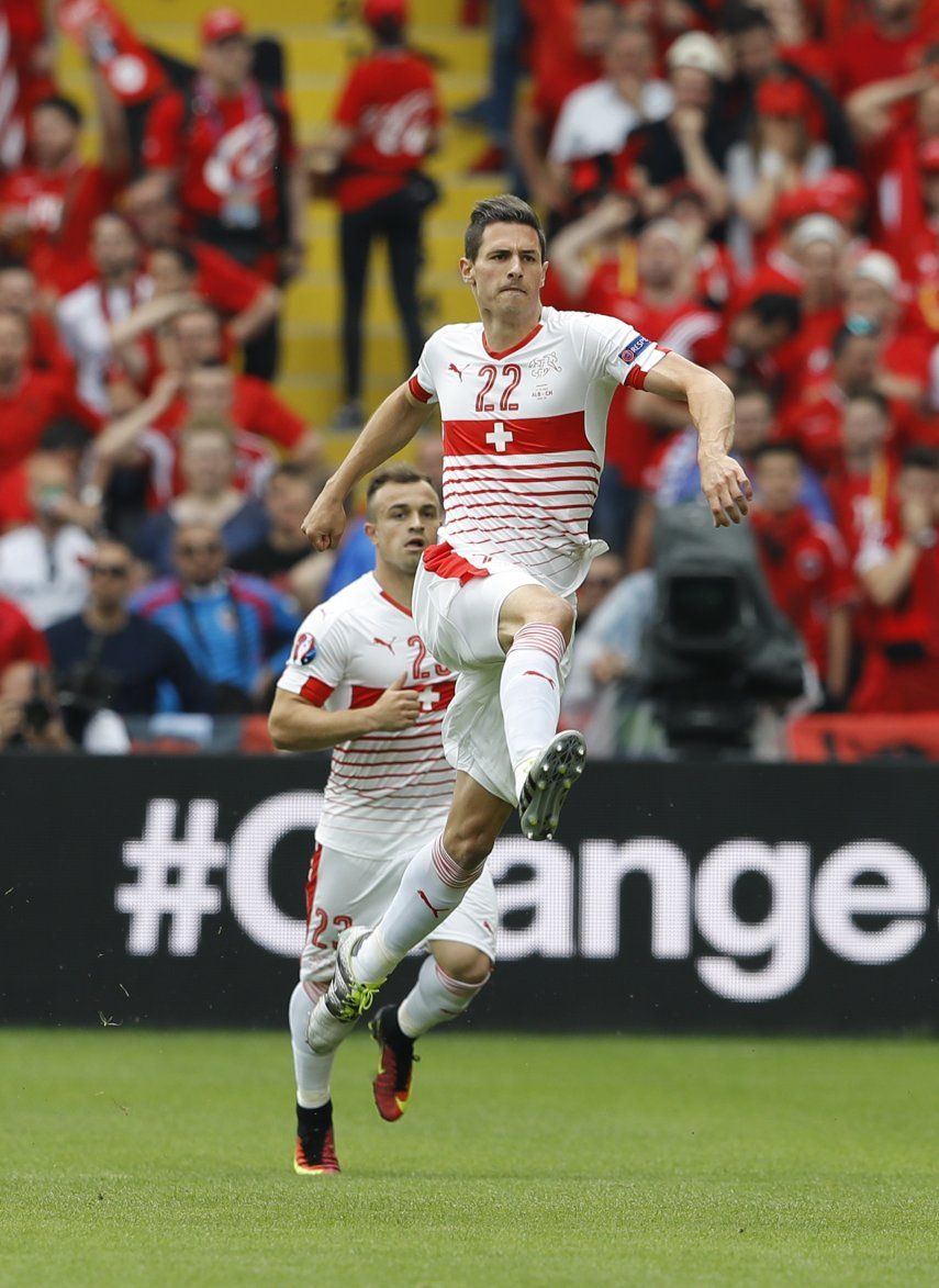 Albania paga caro su ingenuidad al caer 1-0 ante Suiza
