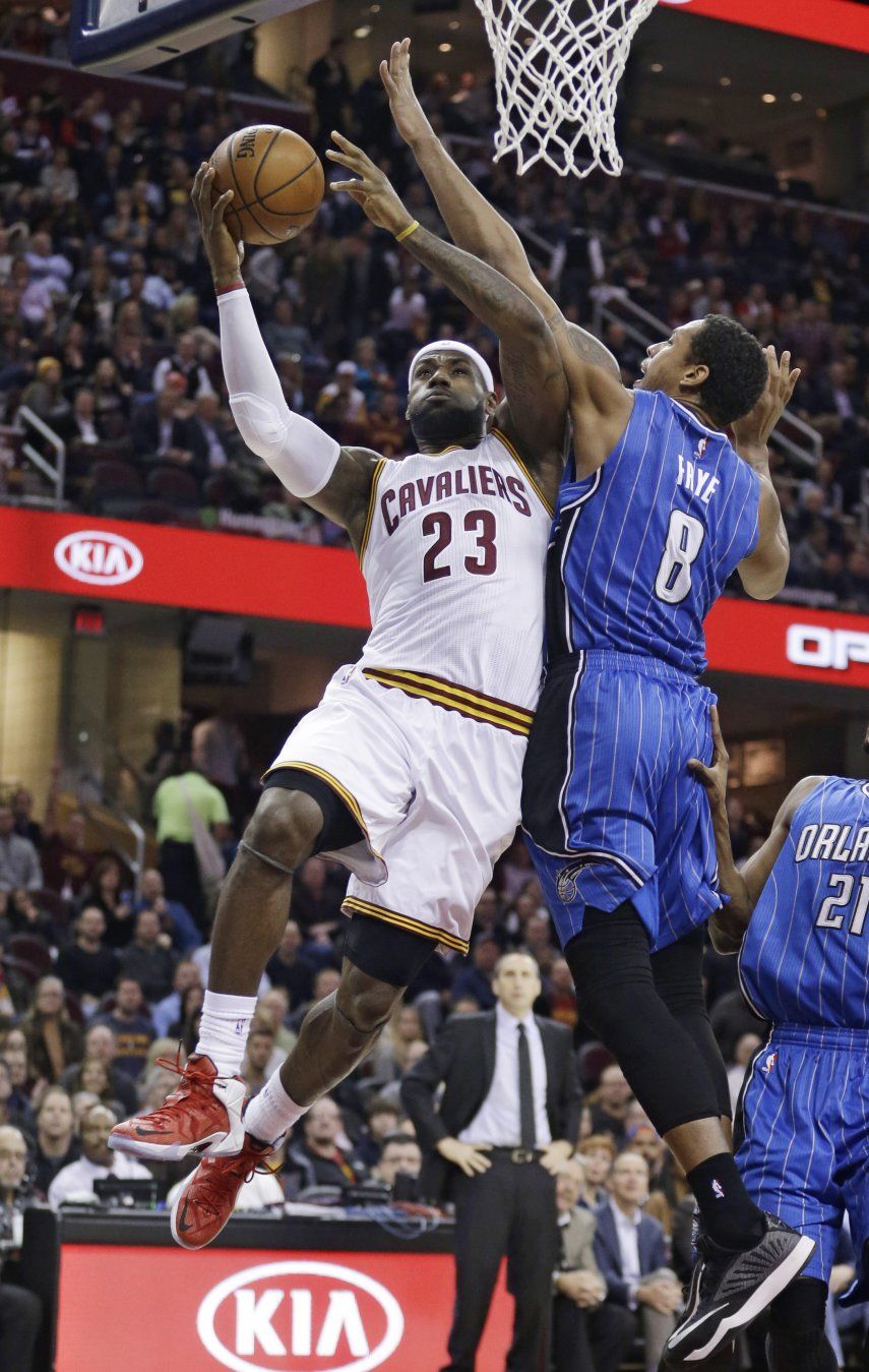 LeBron anota 29 y Cavs trituran a Magic