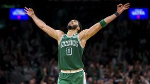 NBA: Jayson Tatum y Khris Middleton con grandes actuaciones