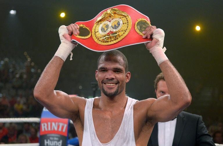 El cubano Hernández conserva el título de la Federación Internacional de Boxeo de cruceros