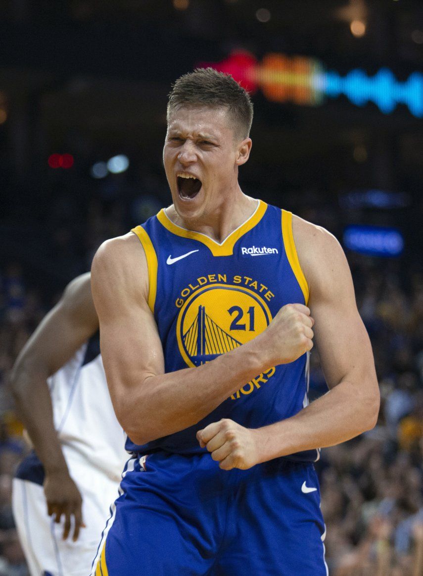 Durant anota 29 puntos y Warriors se imponen a Mavs