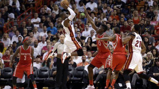 Heat remonta déficit de 21 puntos y aplasta a Rockets