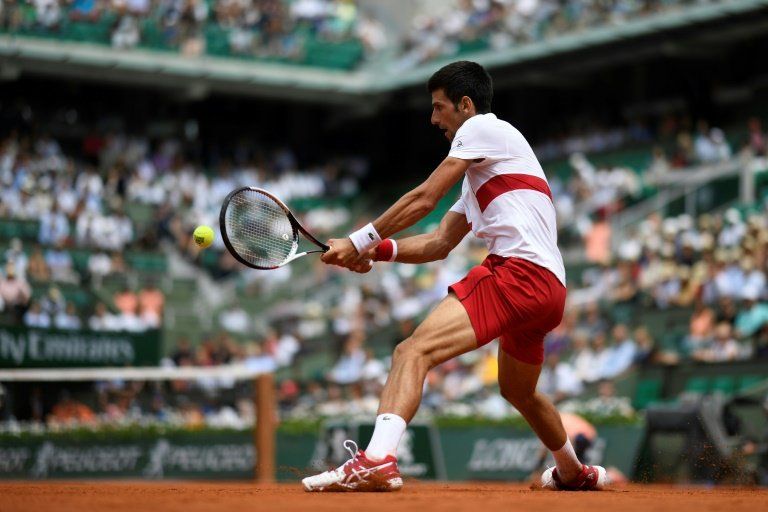 Djokovic cumple ante Dutra Silva en su arranque en Roland Garros