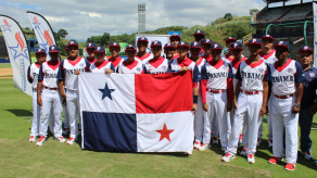 Selección sub-14 de béisbol recibe el pabellón nacional