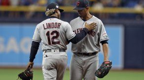 Carrasco lanza por 1ra vez desde diagnóstico de leucemia