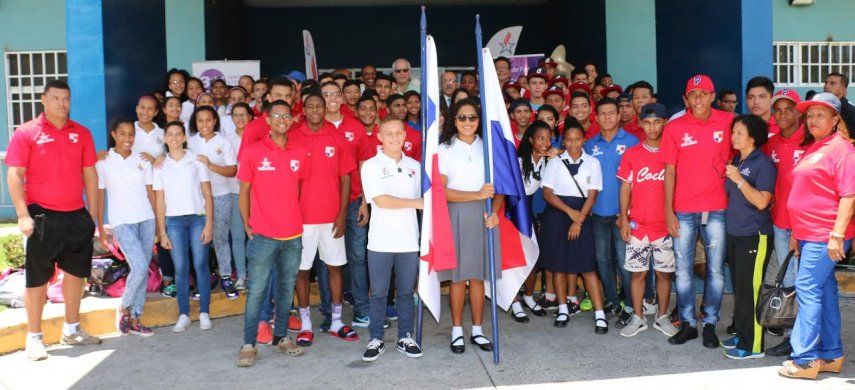 Ireyra Tamayo y Héctor Concepción abanderados de Panamá en los Codicader