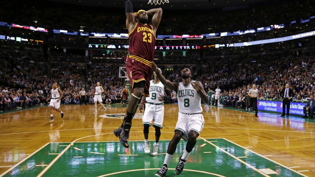 Con 41 de James, Cavs remontan ante Boston