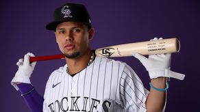 MLB: Venezolano Ezequiel Tovar firma extensión millonaria con los Rockies