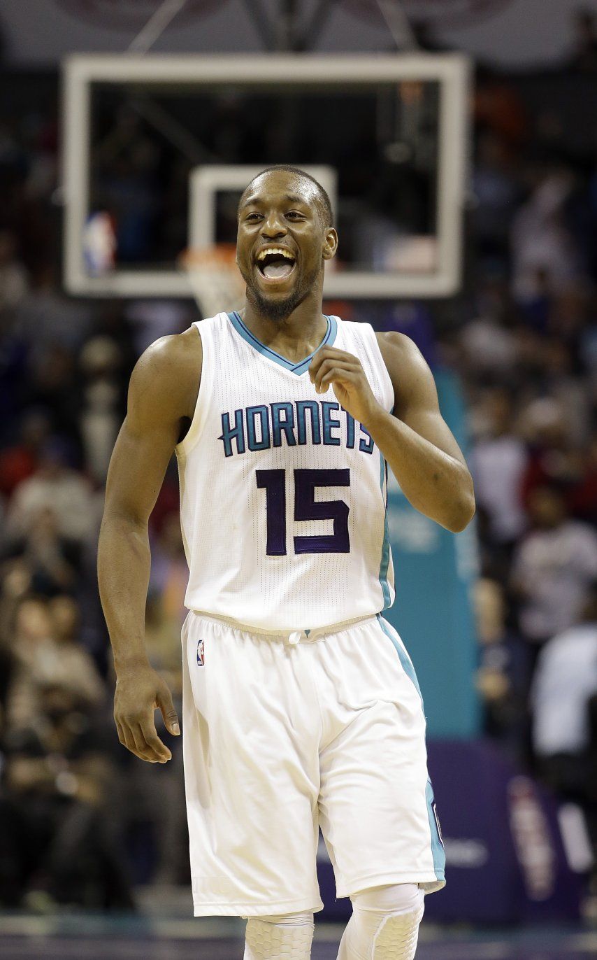Walker da el triunfo a Hornets con 1,4 segundos