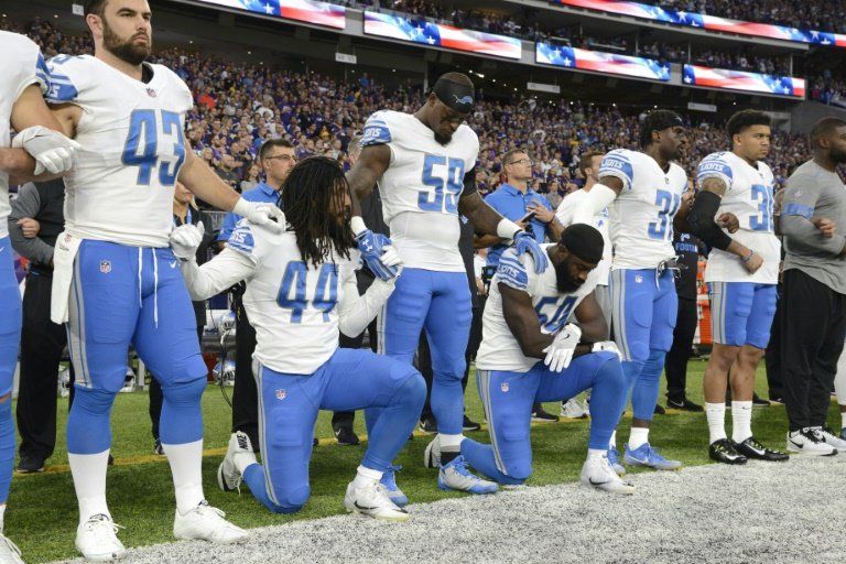 Los jugadores de la NFL ignoran a Trump en otro episodio de protestas durante el himno nacional