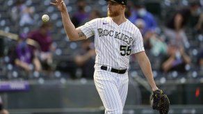 Gray lanza sin hit hasta la 7ma; Rockies vencen a D-Backs