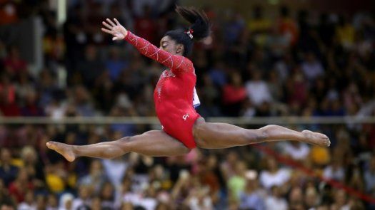 Simone Biles logra el oro en suelo, el 14º título mundial de su carrera