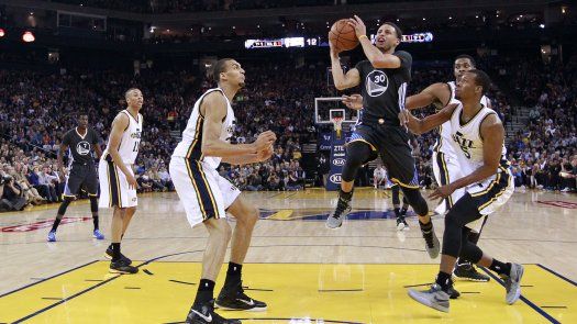 Curry se recupera y lidera a Warriors en victoria sobre Jazz