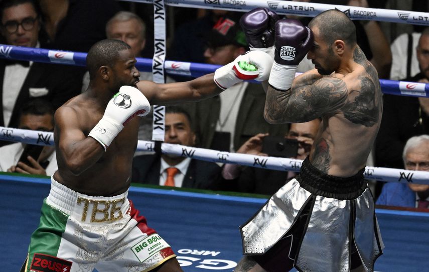 Floyd Mayweather Jr superó a John Gotti III en una pelea de exhibición