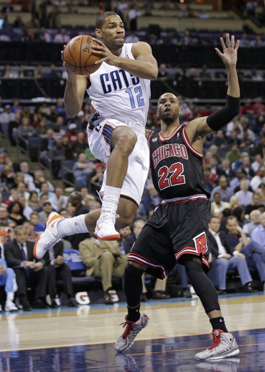 Walker conduce a los Bobcats sobre los Bulls