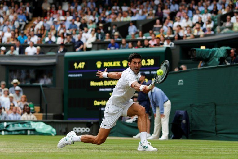 Djokovic avanza hacia su quinto Wimbledon a la espera de Nadal y Federer