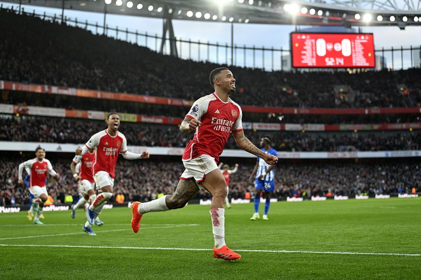 Arsenal y Aston Villa consiguen victorias y ponen la presión en el Liverpool