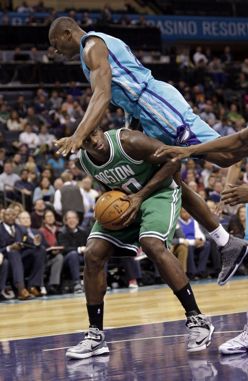 Jefferson lleva a Hornets a triunfo sobre Celtics