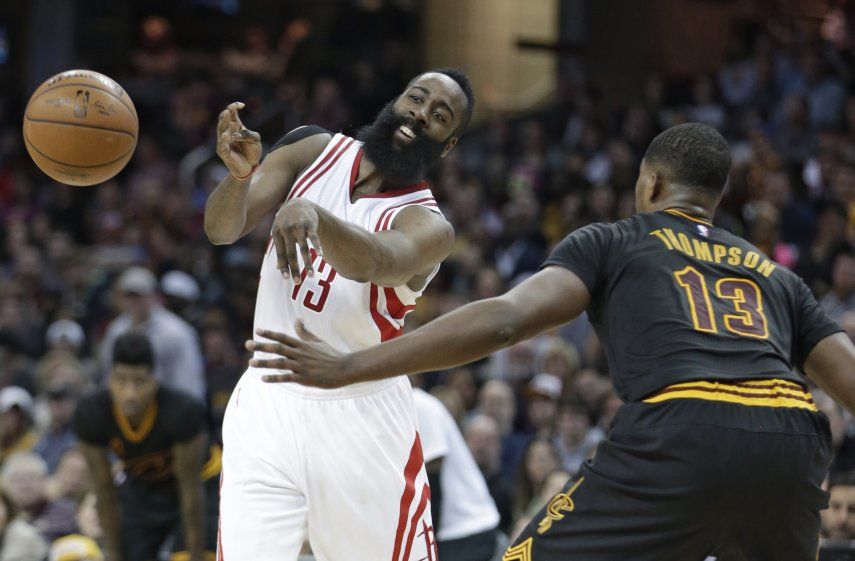 Harden y Rockets remontan para vencer a Cavs