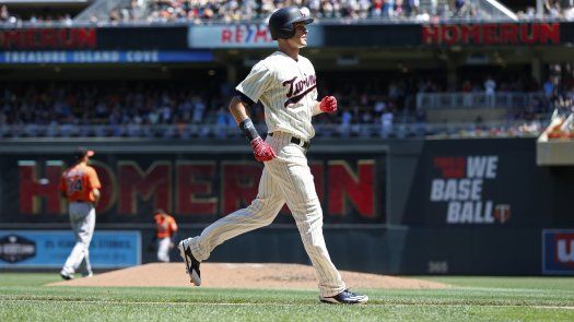 Gibson poncha a nueve y Mellizos ganan 5-4 a Orioles
