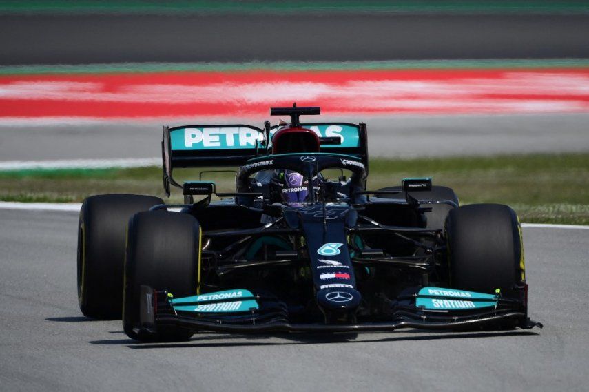 Hamilton domina los segundos libres del GP de España