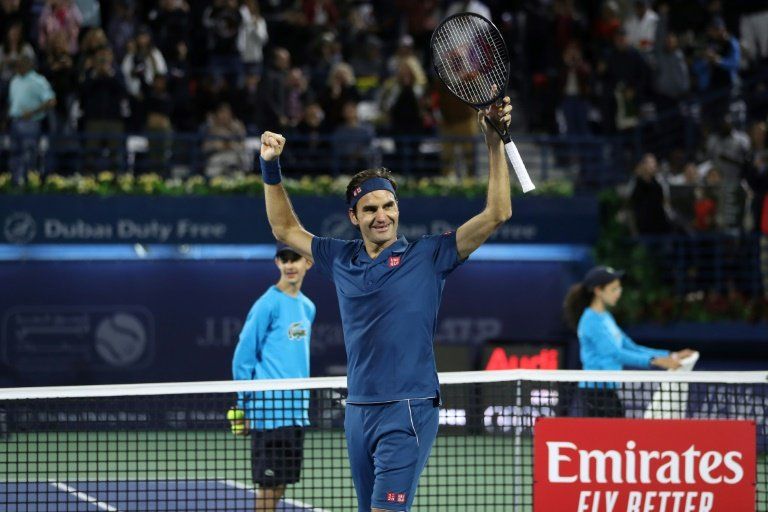 Federer agranda su leyenda con su 100º trofeo como profesional