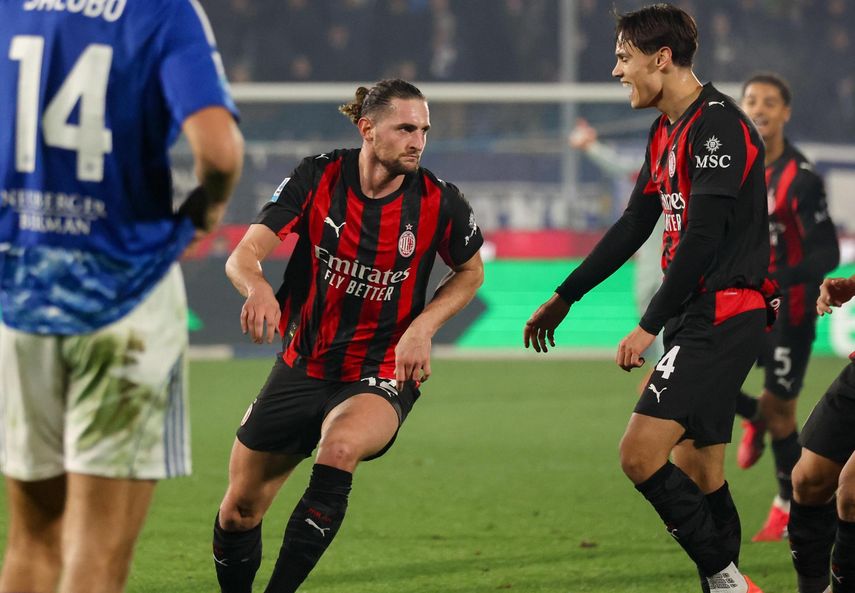 El AC Milan golea al Como y sigue de cerca al Inter