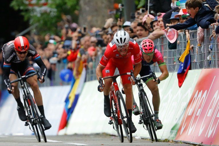 Nizzolo es descalificado y Arndt declarado vencedor de la etapa 21 del Giro
