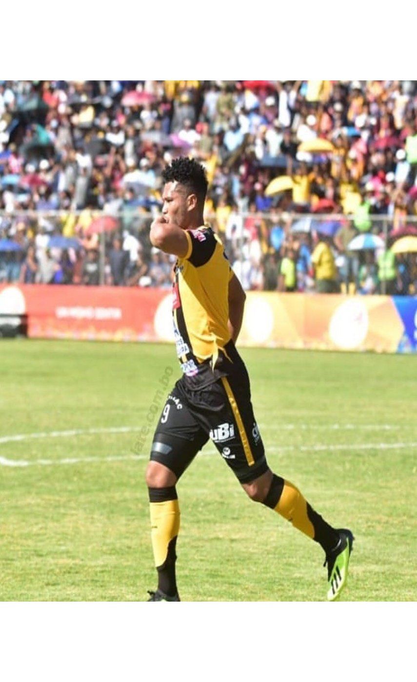 Rolando Blackburn anota un doblete en Bolivia