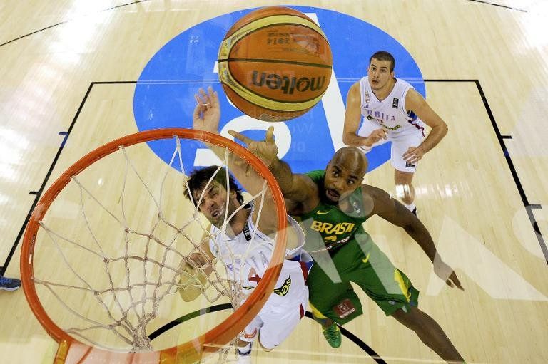 Brasil se recupera doblegando a Serbia (81-73)