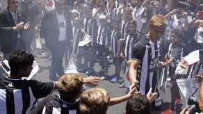 Keisuke Honda dice que los hinchas de Brasil lo persuadieron