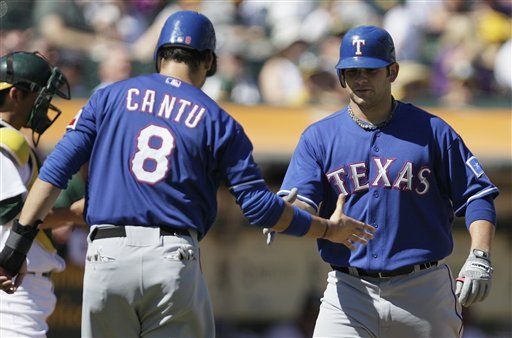 MLB: Rangers 16, Atléticos 9; Moreland remolca cinco