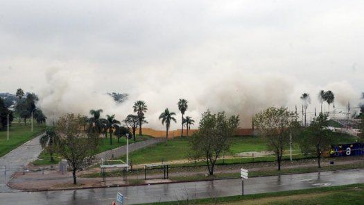 Montevideo dijo adiós a su principal coliseo de básquetbol