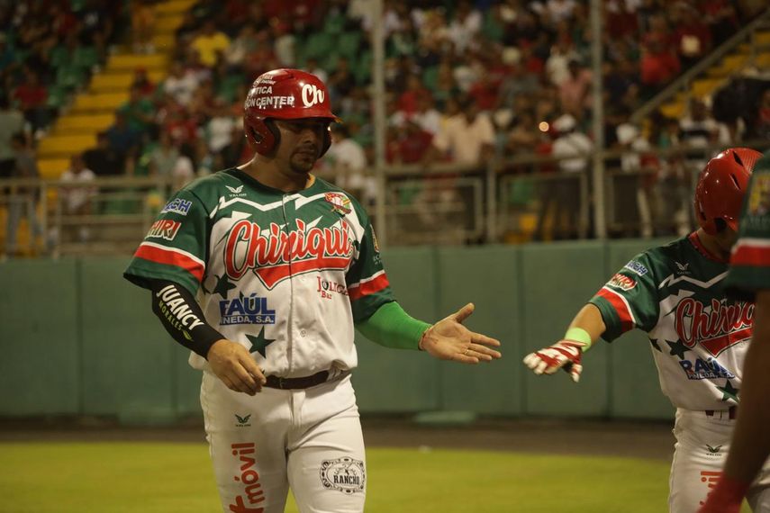 Béisbol Mayor 2024: Chiriquí explota su ofensiva y toma ventaja en la serie