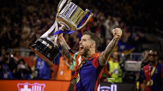 FC Barcelona anunció la salida de Inigo Martínez