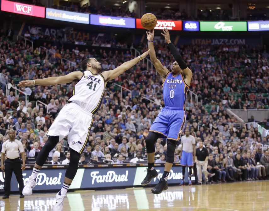 Westbrook y Durant brillan en triunfo del Thunder