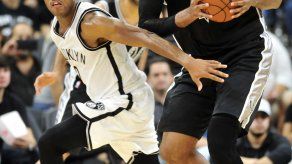 Leonard y Duncan guían a Spurs a victoria sobre Nets