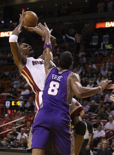 NBA: Heat 123, Suns 96; Bosh anota 35